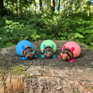 Palia Lantern Bug Glow in the Dark Figurine Cozy Gaming Desk Decor Cute Gamer Gift Fan Made Room Ornament Pink Blue Collectible