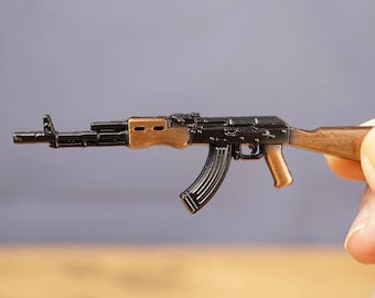 Escape from Tarkov AK-74 Schlüsselanhänger: Kalaschnikow Schlüsselanhänger Zink Metall Waffenreplik Mini Taschenanhänger FPS Gamer Geschenk für Ihn Streamer Ausrüstung