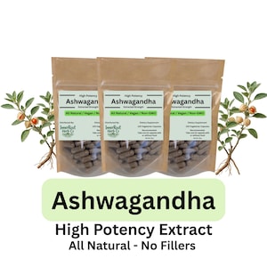 Pu&ograve; includere: Tre bustine di carta marrone contenenti capsule di Ashwagandha. Ogni bustina ha un'etichetta bianca con la scritta "Ashwagandha High Potency Extract All Natural - No Fillers". L'immagine include anche rametti di piante.