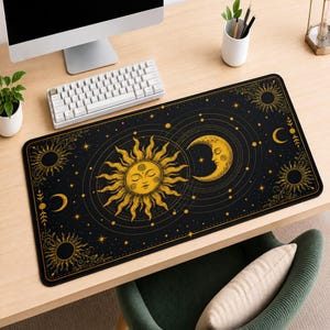 Hemelse zon- en maan-bureaumat, gouden astrologische bureauonderlegger, heksenachtige gamingmuismat, donkere academische bureau-opstelling, vintage hemelse kantoordecoratie