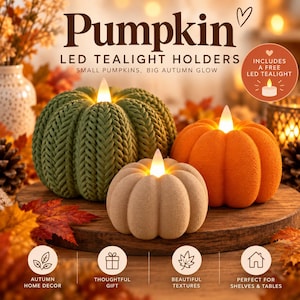 Può includere: Tre portacandele LED a forma di zucca nei colori verde, arancione e beige. La zucca verde presenta un motivo a maglia testurizzato, mentre le zucche arancione e beige hanno una finitura opaca liscia. Ognuna contiene un lumino LED bianco.
