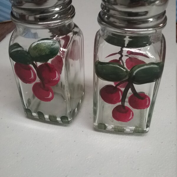 Salt & Pepper Shakers Cherry