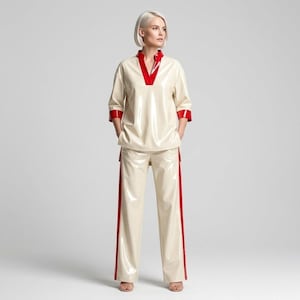 Traje de pantalón brillante de charol, top con cuello mandarín y escote en V, conjunto de dos piezas en crema y rojo, atuendo llamativo, chándal de dos piezas para festivales.