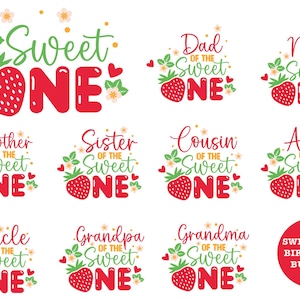 Può includere: Una collezione di design digitali colorati con il testo "Sweet One" e frasi correlate come "Papà di Sweet One". Ogni design presenta un'illustrazione di fragola.