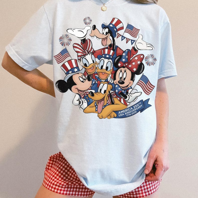 Mickey and Friends 4th July 2026 Shirt, Disney Independence Day Tee, Disneyland Family, Walt Disney World T-shirt bild 2