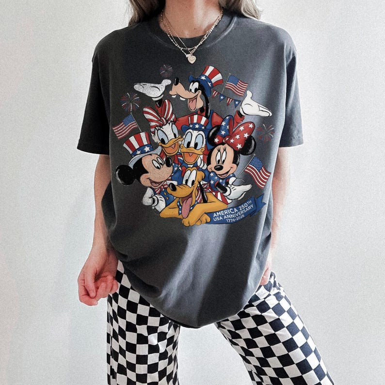 Mickey and Friends 4th July 2026 Shirt, Disney Independence Day Tee, Disneyland Family, Walt Disney World T-shirt bild 5