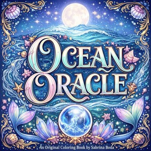 Może przedstawiać: Kolorowa ilustracja do kolorowanki "Ocean Oracle". Obraz przedstawia tytuł dużymi, ozdobnymi literami, pełnię księżyca, fale oceanu i ogony syren. Tło jest granatowe z gwiazdami i innymi elementami morskimi.