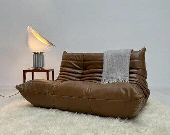 Sofá de 2 plazas Ligne Roset Togo de piel marrón