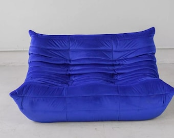 Sofá Ligne Roset Togo de 2 lugares em veludo azul – Sofá de design moderno de meados do século XX