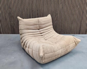 Igne Roset Togo 1 Seater Beige Alcantara – Designerski fotel wypoczynkowy w stylu Mid Century Modern