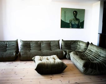 Divano componibile Ligne Roset Togo in velluto color kaki – 5 pezzi di Michel Ducaroy