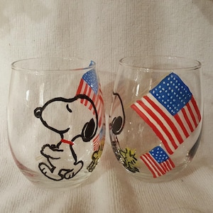Hand etched and painted Snoopy & Woodstock stemless glass set image 1