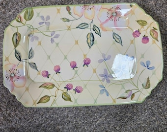 Bandeja rectangular con diseño floral y bayas pintada a mano de la colección Evelyn de Tracy Porter (5288431)