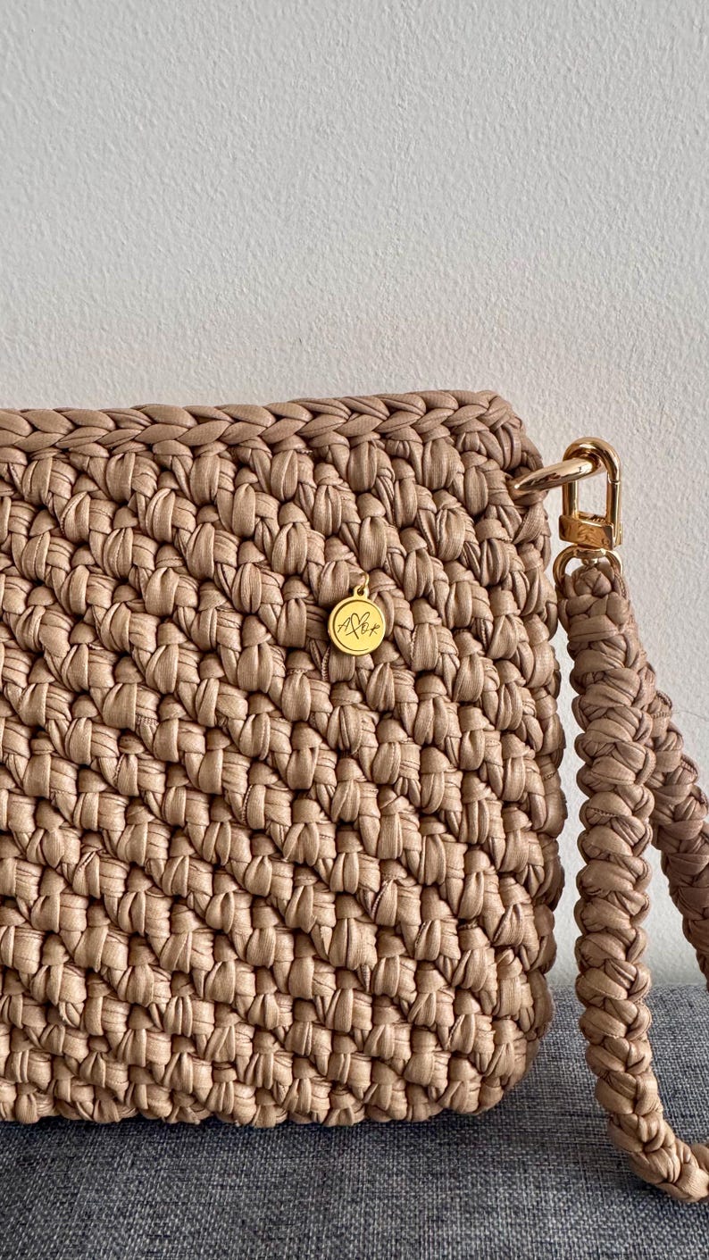 Sac Texture Jpg Pochette au crochet, pochette faite main, sac texturé au crochet, petit ...