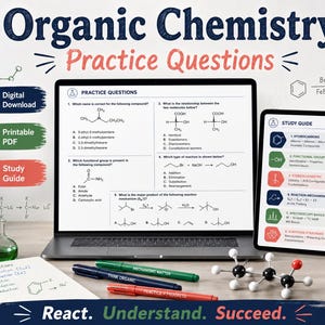 Op de afbeelding: Een laptop, tablet en mok met de tekst "Organic Chemistry" en "Practice Questions". De laptop toont oefenvragen en de tablet een studiehandleiding. Pennen, een notitieboek en moleculaire modellen zijn ook aanwezig.