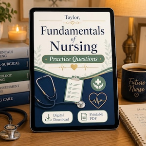 Puede incluir: Una tableta digital muestra "Fundamentals of Nursing: Practice Questions" con un gráfico de estetoscopio. Libros de texto de enfermería, una taza de café con "Future Nurse" y un bloc de notas con un plan de estudio también son visibles.