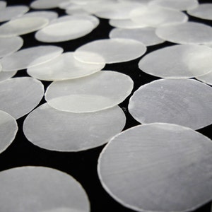 Round Capiz Shell Discs 1.5，Sea Shells for Crafting Jewelry Making，Shells  for Decoration(Two Holes)， 100pcs，Natural Color