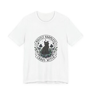 Meist Harmlose Chaos Hexe T-Shirt | witchy goblinkern T-Shirt