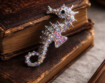 Broche de caballito de mar con cristales, pin de energía magnética, joyería llamativa de plata, regalo único para ella, broche de caballito de mar de colección