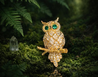 Gold Owl Brooch with Green Crystal Eyes,Vintage Style Animal Pin,Elegant Statement Jewelry, Nature Inspired Gift for Her,Luxury Lapel Brooch