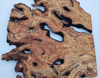 Lastra di legno d'ulivo: bordo naturale in radica, pezzo da progetto in resina epossidica