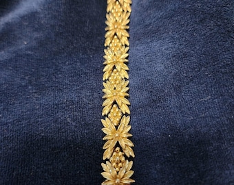 Sarah Coventry Vintage Bracelet Gold Tone Floral Leaves Textured Links