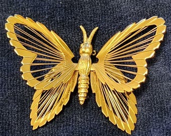 Monet Butterfly Brooch Pin Gold Tone Filigree Openwork Signed Costume Jewelry