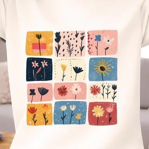 Op de afbeelding: Een set van drie keramische mokken met een gespikkelde, matte afwerking. De mokken zijn in crème, lichtbruin en donkerbruin. Elke mok heeft een eenvoudig, minimalistisch ontwerp.