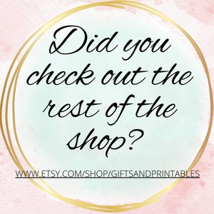 Puede incluir: Un c&iacute;rculo dorado sobre un fondo de acuarela blanco y azul claro. El texto dentro del c&iacute;rculo dice "&iquest;Has revisado el resto de la tienda?" con un enlace a www.etsy.com/shop/giftsandprintables.