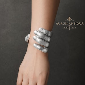 Skulpturalt handmanschettarmband – Vintage guldfärgat statementarmband, avantgardistiska smycken