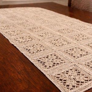 Runner da tavola ricamato in macramè beige – Decorazione elegante Made in Italy