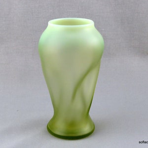 Loetz Arcadia Color Matte Iridescent Twisted Vase ca 1896-97