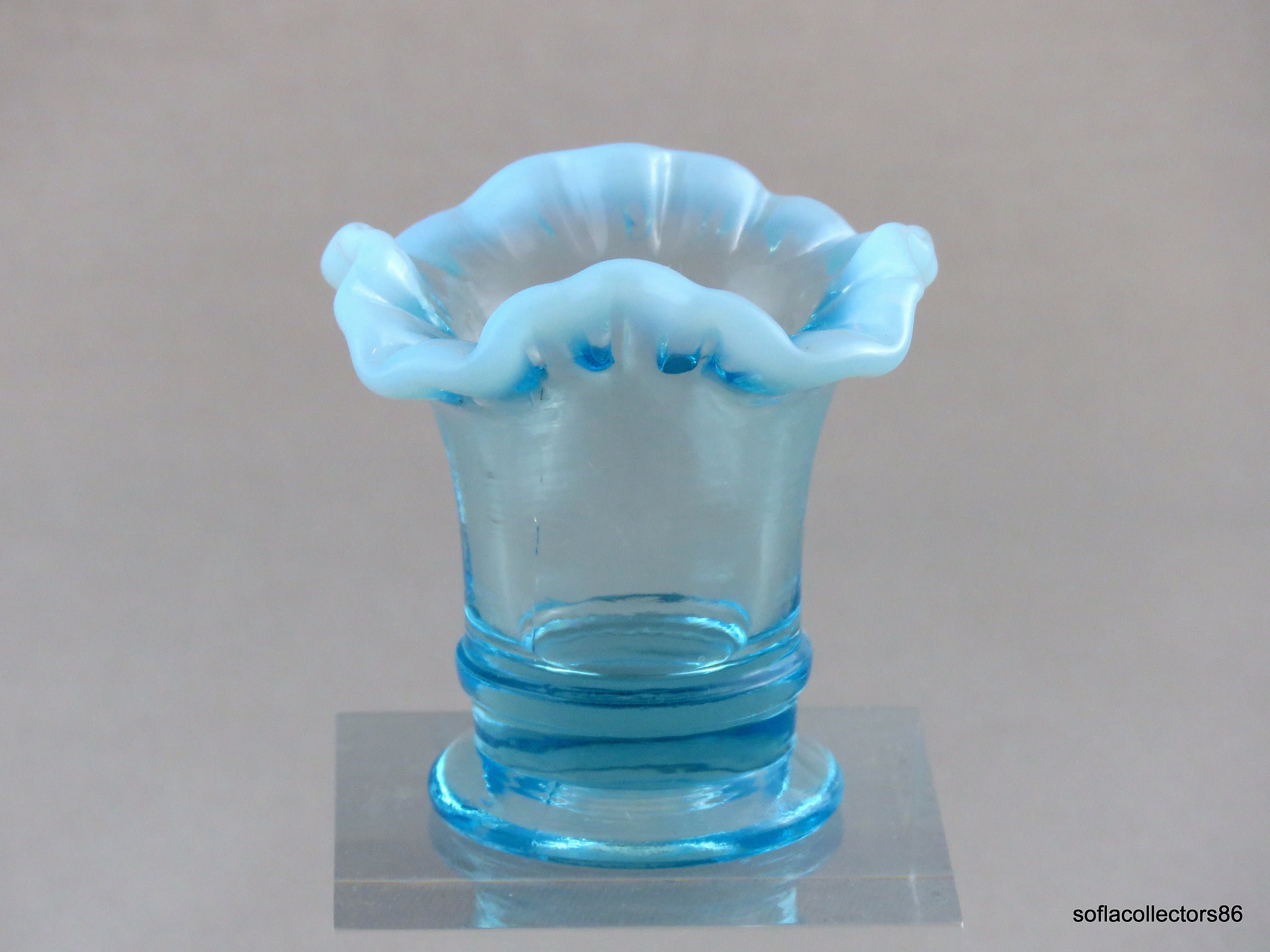 フェントンガラス ブルーオパールセントスクエアクリンプミニチュア