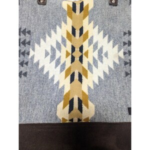 Bolso bandolera Mercy Grey hecho a mano, de lana Pendleton y cuero de Oregón, estilo suroeste. imagen 13