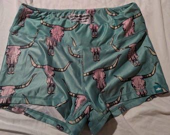 Pantalones cortos WODBottom talla M, color turquesa y rosa, estampado de calavera de toro, ideales para CrossFit Fitness.
