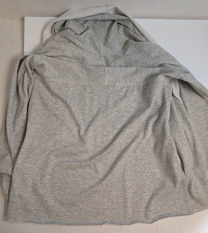 Cardigan gris chiné Anthropologie Drew, taille moyenne, confortable et léger image 4