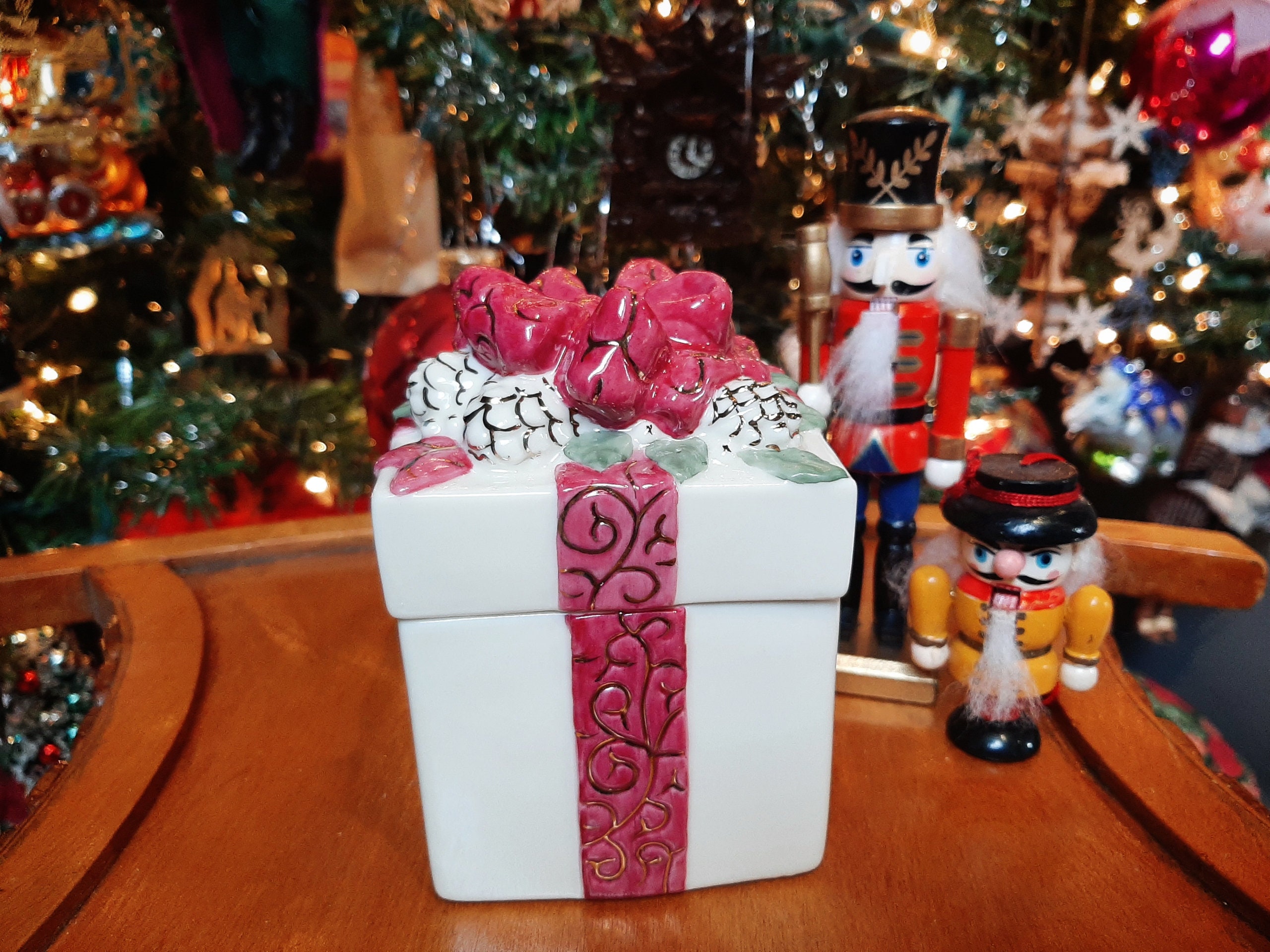 クリスマスの飾り 8個　オーナメント陶器　レノックス　LENOX　クリームウエア クリスマスの飾り 8個オーナメント陶器レノックスLENOXクリームウエア