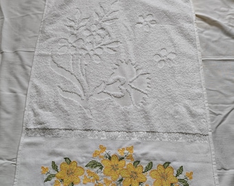 Embroidered Kitchen Towel | Decorative Dish Towel | Floral Machine Embroidery | Soft Cotton Towel | Everyday Use Gift