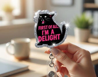 Portatarjetas retráctil con diseño de gato divertido, portatarjetas con la frase "Primero que nada, soy una delicia", portatarjetas de identificación retráctil, portatarjetas para enfermeras, regalo para compañeros de trabajo