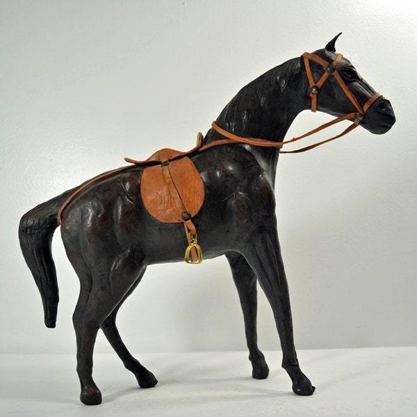 Gro&szlig;e braune Leder Pferd Figur Statue