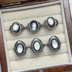 Svart pärlemorring | Smycken med naturliga ädelstenar | Justerbar silverpläterad ring