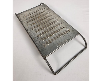 Rallador de queso plano de metal VINTAGE, rallador fino, fabricado en EE. UU., mangos de utensilios de cocina.