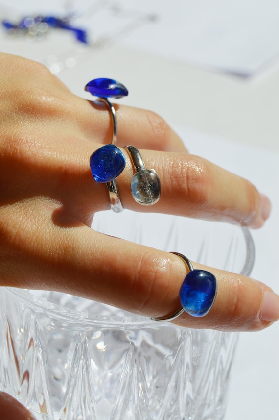 Anillo de Vidrio Fundido Azul Minimalista Regulable, Anillo de Cristal Elegante Original, Acero Inoxidable, Regalo Personalizable para Mujer