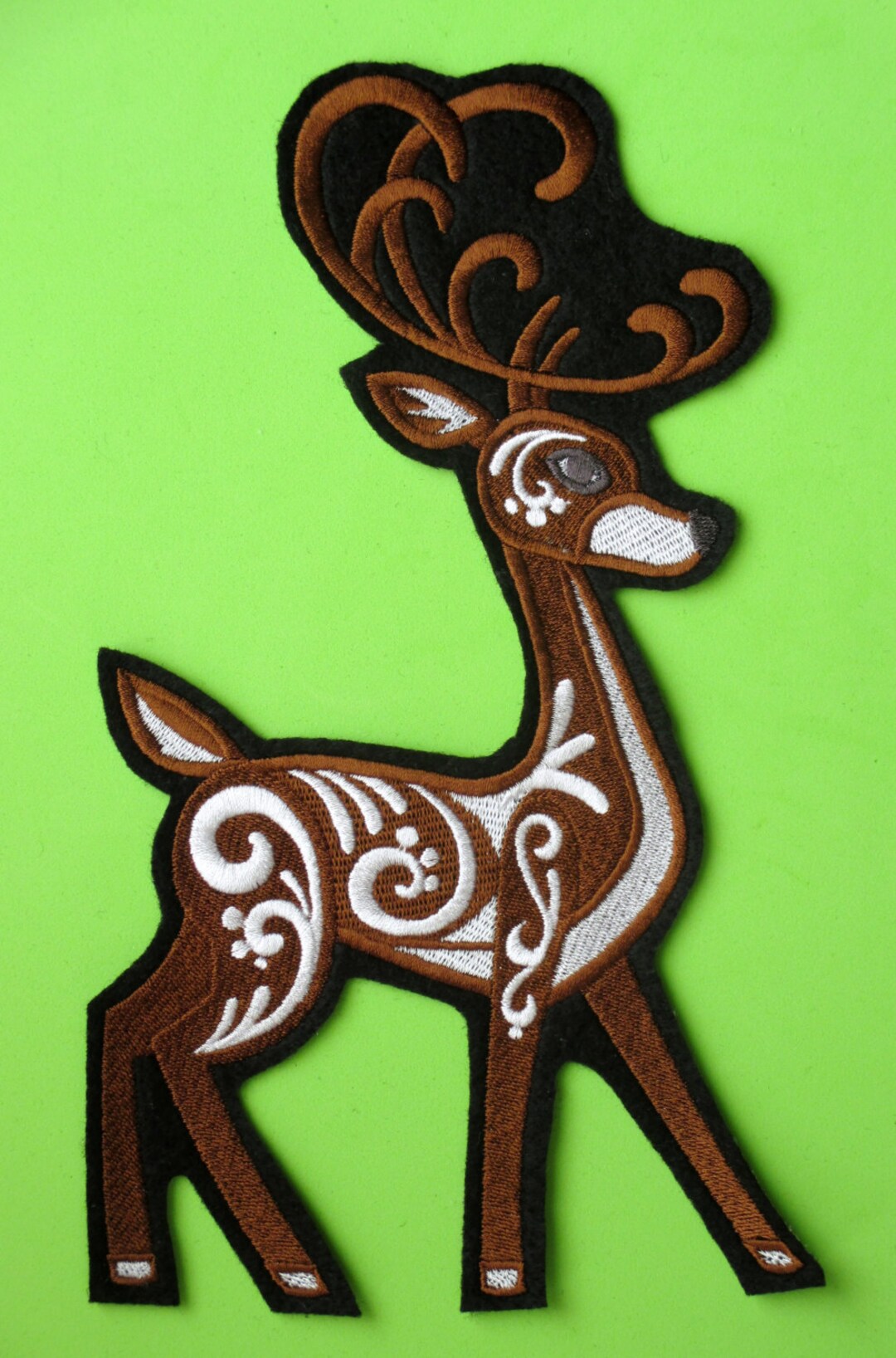 Deer Logo Christmas Patch – Iron On / Sew On Embroidered Cloth Patch (Novelty)