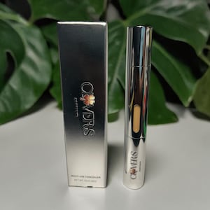 Nuevo corrector multiusos, contorno e iluminador / Hidratante, de larga duración.