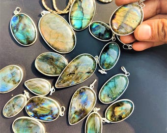 Natural Rainbow Labradorite Freeform Pendants – Silver Plated Gemstone Charms (100pcs)