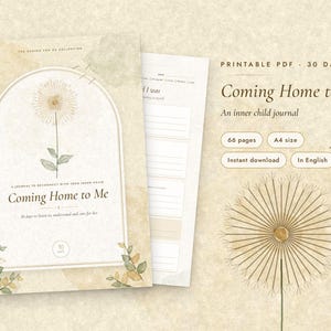 Puede incluir: Un diario en PDF imprimible titulado Coming Home to Me, con una portada beige y una ilustración floral dentro de un arco. El conjunto incluye 66 páginas en tamaño A4, con páginas internas que muestran ejercicios de escritura estructurados.
