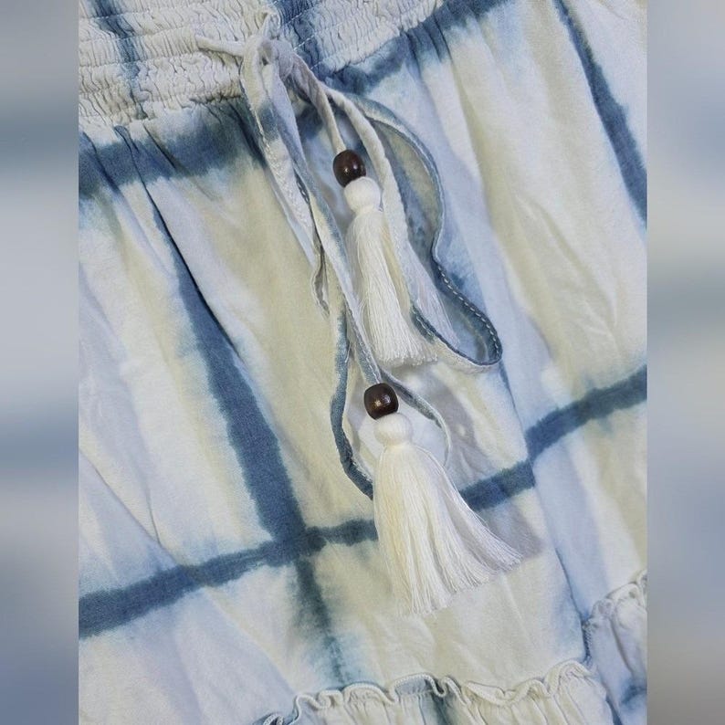 Falda Pilcro Anthropologie azul tie-dye estilo boho con fruncido y borlas, talla XL imagen 2