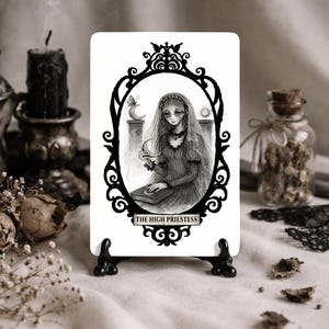 Mazzo di Tarocchi She Who Fades, carte gotiche in bianco e nero