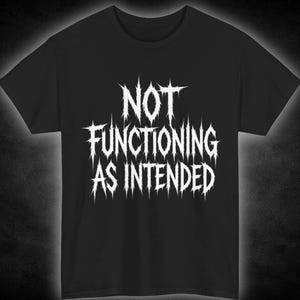 Camiseta "No funciona como se esperaba" / Camiseta con texto gótico goteando